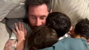 «El mejor papá del mundo»: el tierno abrazo de la familia Messi tras los silbidos de los hinchas del PSG