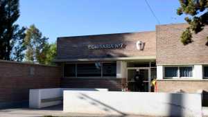 Investigan a policías de Neuquén, tras la muerte de un joven en una comisaría de Plottier: «Analizan las cámaras»