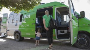 El Registro Civil móvil se puso en marcha en los barrios de Cipolletti