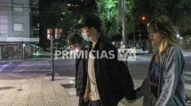 Imagen de Robert Pattinson y Suki Waterhouse fueron a cenar de incógnito y no quisieron sacarse fotos con los fans