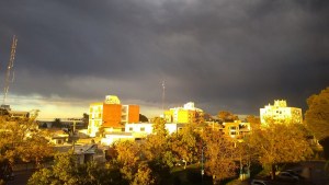 Por qué cada 30 de agosto esperamos a la tormenta de Santa Rosa: la leyenda que la rodea