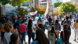 Paro de Unter: con corte de calle, docentes protestaron en la sede de Ipross en Roca
