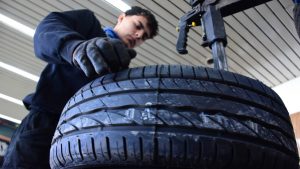 ¿Podrían faltar los neumáticos otra vez?: nuevo paro y conflicto gremial en el sector