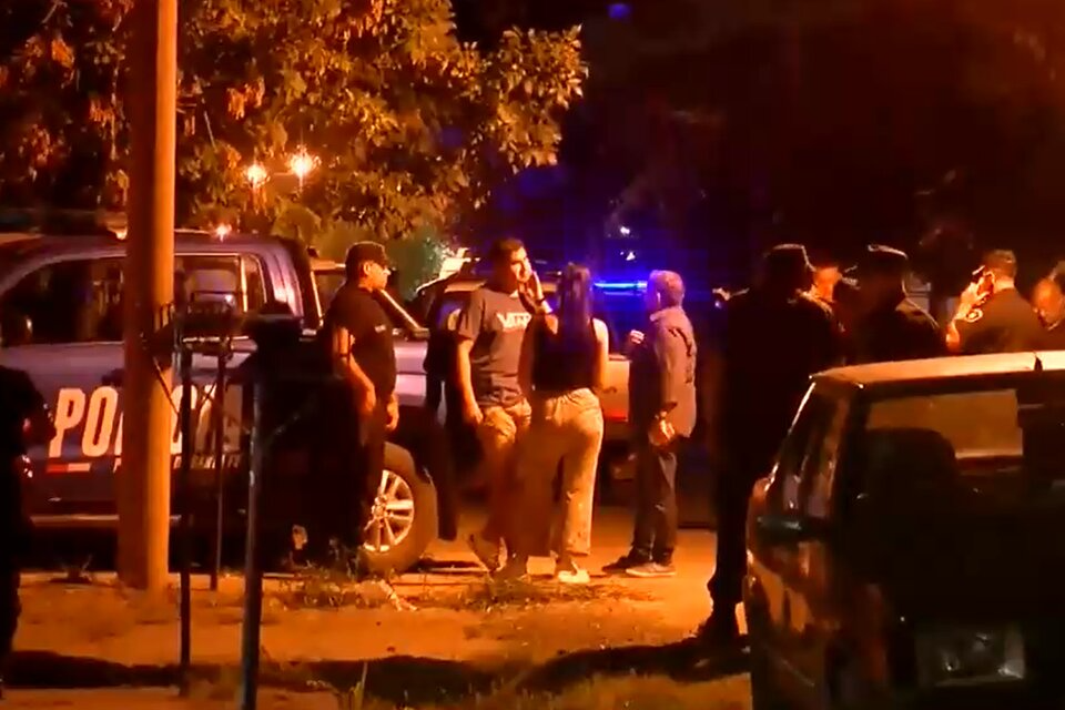El principal sospechoso había sido detenido ayer por la tarde, después de que un grupo de vecinos intentara lincharlo en su casa en Rosario. (Foto: captura de TV)