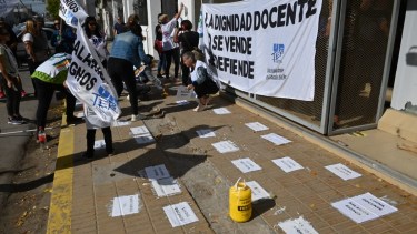 Los docentes realizaron protestas en cada ciudad el jueves pasado y ahora organizan una marcha provincial a Viedma. Archivo