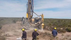 Uranio en Río Negro: una minera canadiense perforará 24 pozos este año