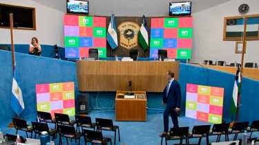 Así está la Legislatura provincial a la espera del discurso de Arabela Carreras. Foto Marcelo Ochoa.