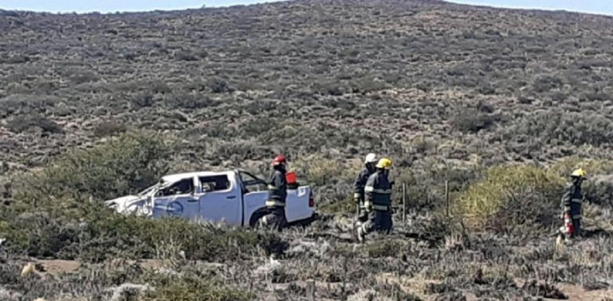 El accidente se produjo el jueves en la ruta 8, a unos 25 kilómetros de Los Menucos. Foto: Gentileza.