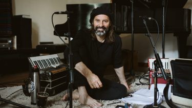  “Quería aprovechar el encierro de la pandemia para hacer algo constructivo y en principio iba a ser un disco solo", dice Chango de "Eiké". (Foto: Yonathan Adamchuk)