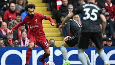 Liverpool y Arsenal empataron 2 a 2 en un partidazo por la Premier League