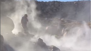 Probó el agua de las fumarolas del volcán Copahue y esto fue lo que pasó