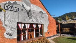 Así se creó la increíble obra de arte en la estación de La Trochita de Esquel