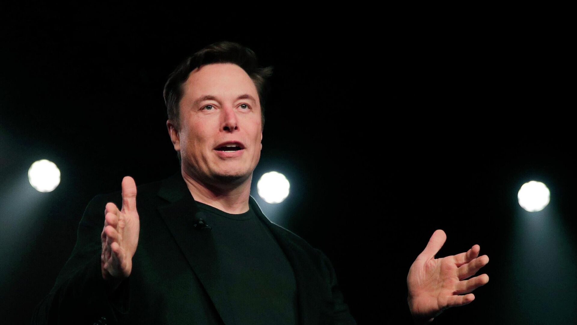 Semanas atrás, Musk había firmado una carta en la que pedía “detener el avance del desarrollo de IA hasta que estemos seguros que sus efectos serán positivos y sus riesgos manejables”.
