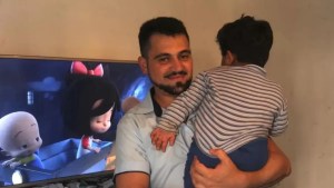Murió por neumonía el enfermero que se había hecho conocido por adoptar un bebé abandonado en Tucumán