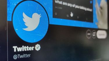 Twitter eliminó la insignia azul y no se salvó nadie: del papa a Shakira y Cristiano Ronaldo se quedaron sin el tilde