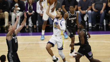 Curry y otra noche histórica en la NBA.