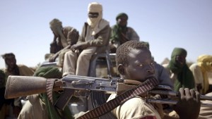 Decenas de muertos en Sudán: el Ejército y grupos paramilitares combaten para tomar el poder