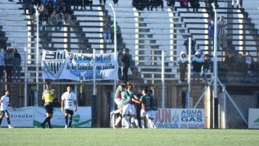Sol de Mayo ganó 1 a 0 y festejó en La Visera ante Cipo. (Foto: Juan Thomes)