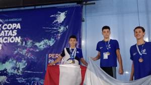 Bottos logró la medalla de oro en un certamen de natación en Perú