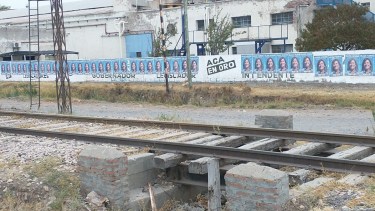 Ayer encontraron el mural vandalizado en Fernandez Oro. Foto Gentileza. 