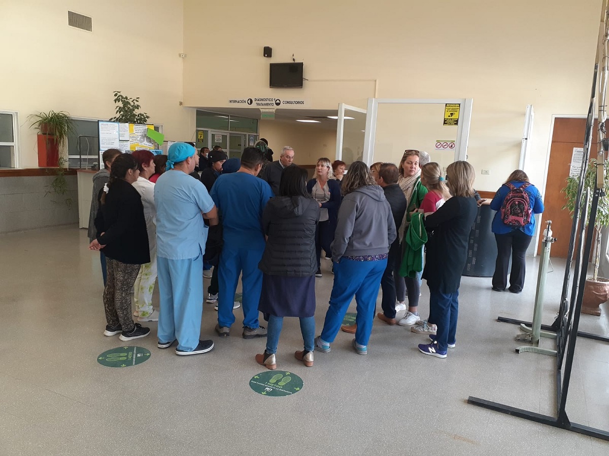 La asamblea la realizaron esta mañana en el Hospital de Cipolletti. Foto: Gentileza.