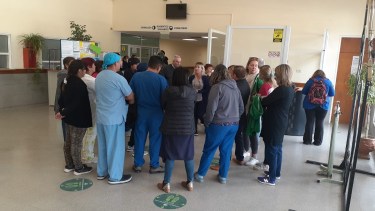 La asamblea la realizaron esta mañana en el Hospital de Cipolletti. Foto: Gentileza.