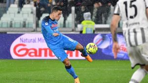 Napoli y un triunfo agónico ante Juventus que lo deja al borde del título en Italia