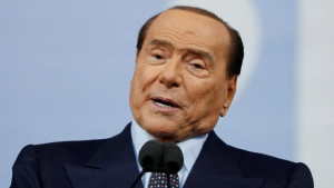 Berlusconi continúa con una «recuperación óptima y convincente» de la infección por leucemia