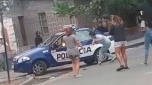 Un patrullero atropelló a un chico de cinco años en Córdoba: «Quedó abajo del auto»