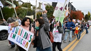 Unter y Asspur se movilizaron en el este de Bariloche: «No queremos que la interna nos lleve por delante»