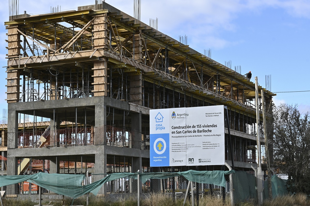 Nación construye un nuevo edificio de Procrear, con 155 departamentos en Bariloche. Estiman que se comenzarán a entregar en 2024. Foto: Chino Leiva
