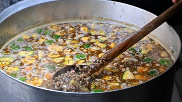 Quienes llevan adelante comedores y merenderos no reciben ayuda. Foto: archivo