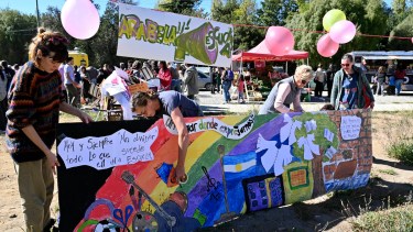 DUnter Bariloche realizó expresiones públicas con comunidades educativas que respaldar la lucha docente. Archivo
