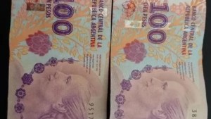 Ofrecen $26.000 por un error que aparece en billetes de $100