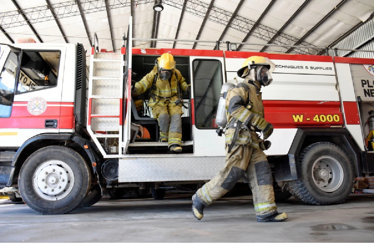 Los bomberos de Neuquén se declaran en estado de alerta por la falta de reglamentación de la Ley 3359. (Foto:Florencia Salto).