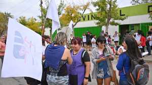 Docentes fueron amenazadas durante el reclamo salarial de Cipolletti