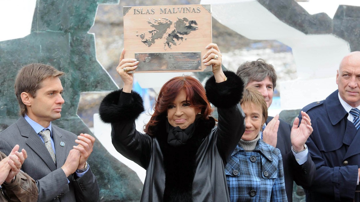 Cristina Kirchner recordó y homenajeó a los veteranos y caídos en las Islas Malvinas. Foto Archivo.
