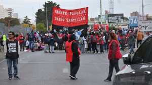 Movilizaron al puente Cipolletti – Neuquén para recordar a Kosteki y Santillán