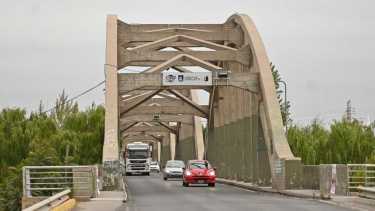 Intento de robo en el puente Neuquén Cipolletti. Foto: Archivo Florencia Salto. 