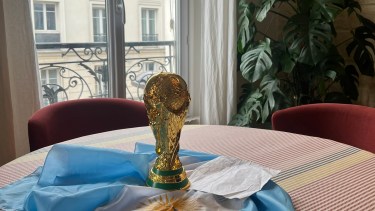 Es argentina, alquiló un departamento en París y mirá cómo la recibieron