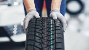 Los fuertes aumentos en el precio de los neumáticos ya inciden en el costo del transporte