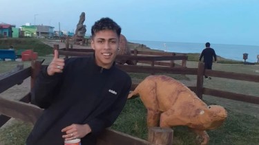 El joven se transportaba en un Peugeot 307 al momento de huir de los asesinos. 