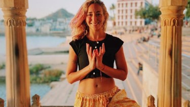 La risa siempre de aliada,  en todas las presentaciones de Dafne Schilling. Foto Archivo.