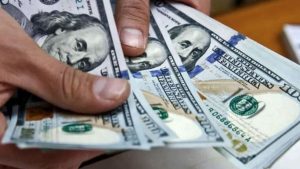 El mercado ignoró las medidas de Sergio Massa y el «blue» saltó hasta $483