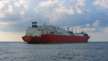 El buque Excelsior volverá al país pero con la novedad de que ya no será rojo sino que llegará pintado de azul. 