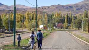 La basura de El Huecú viaja 73 kilómetros por un conflicto entre el intendente y comunidades mapuche