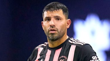 El Kun Agüero mostró su fastidio por el penal que le cobraron a Racing ante Independiente.