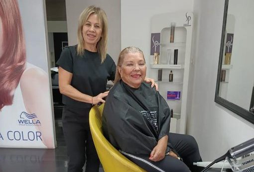 Lilita Carrió tomó una pausa en la actividad proselitista para visitar la peluquería de  Niria.