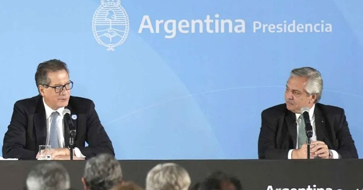 En medio de la disparada del dólar, Alberto Fernández se reunió con el presidente del Banco Central thumbnail