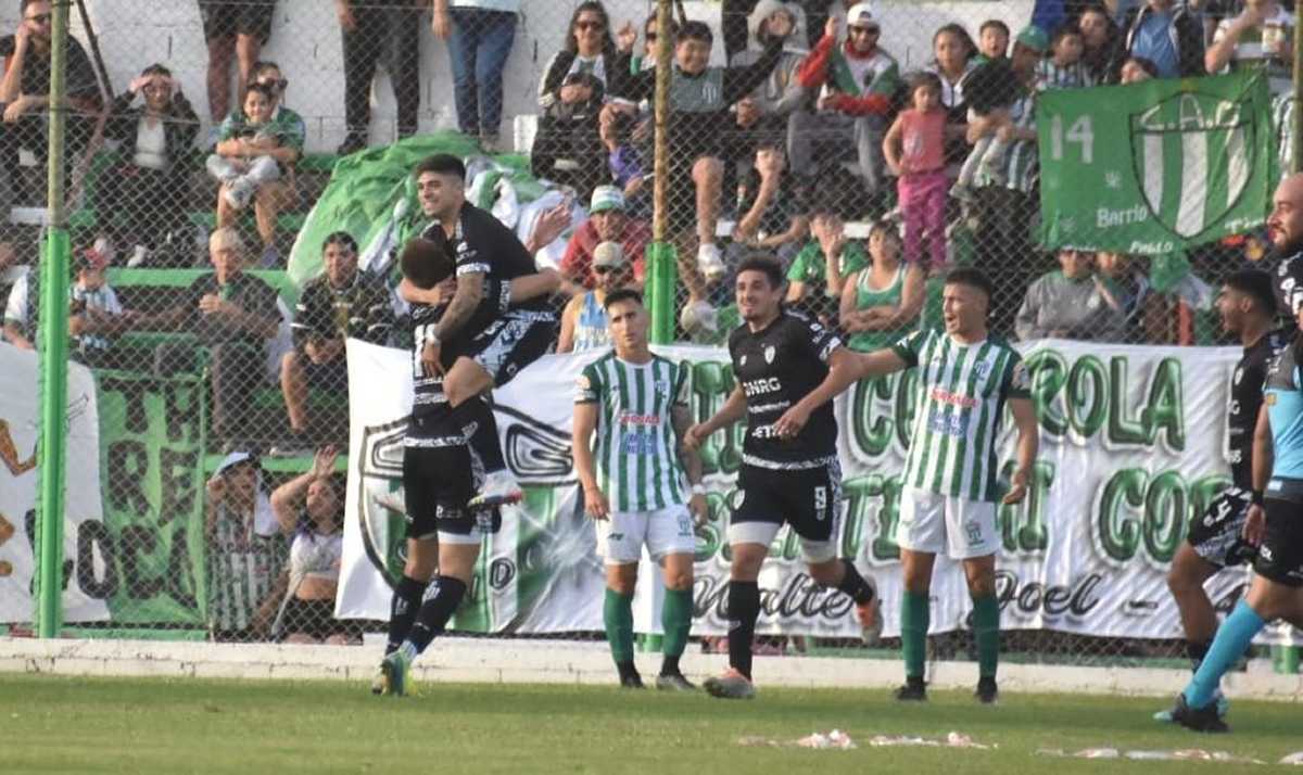 Federal A: Cipolletti salvó un empate en su visita a Germinal de Rawson ...